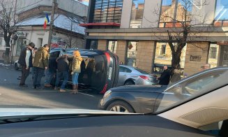 Mașină răsturnată pe Dorobanților. Doi dintre pasageri erau copii
