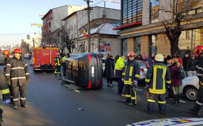 Mașină răsturnată pe Dorobanților. Doi dintre pasageri erau copii
