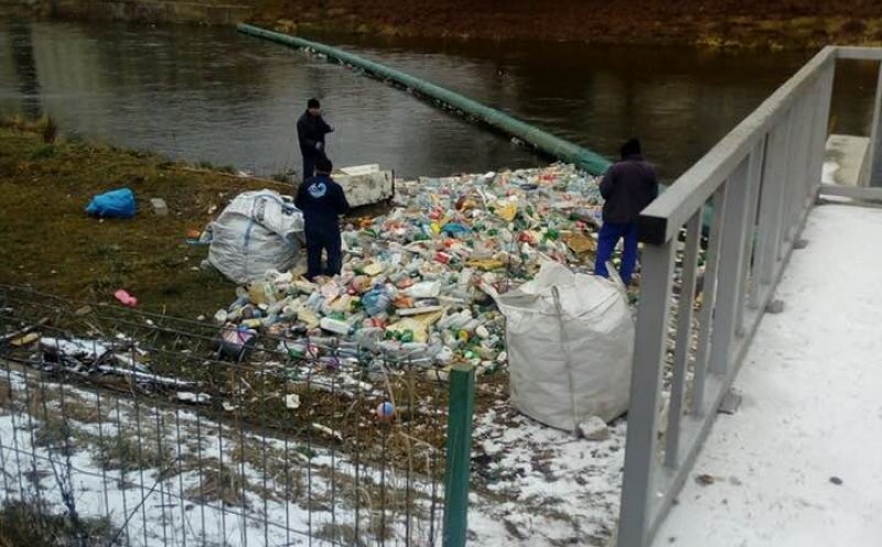 Continuă să plutească gunoaiele pe Someș
