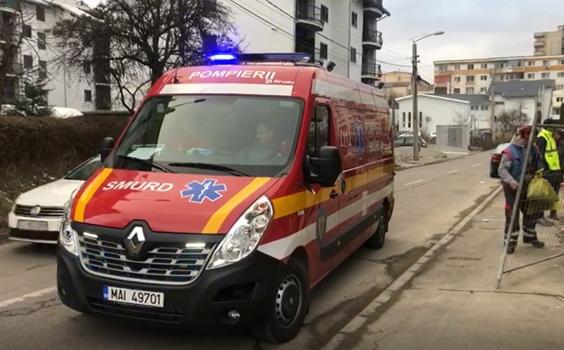 Bărbat, prăbușit în gol de la etajul unui bloc în construcție. A fost transportat la spital