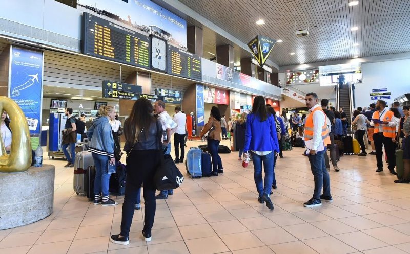 Pasager cu simptome de gripă, preluat cu ambulanţa de pe Otopeni