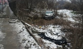 Nu a adaptat viteza și a ”zburat” de pe carosabil într-un gard