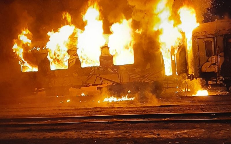 Un vagon dezafectat a luat foc în Gara Cluj-Napoca