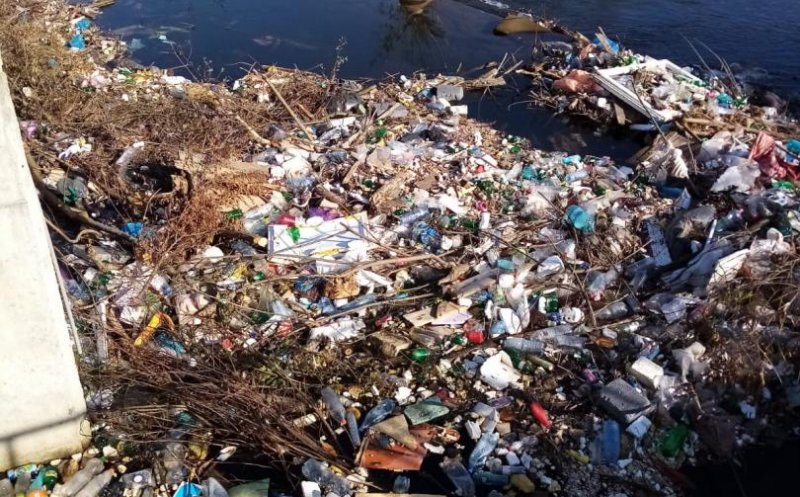 Administraţia Bazinală de Apă Someş-Tisa: "Primăriile sunt responsabile de igienizarea cursurilor de apă"