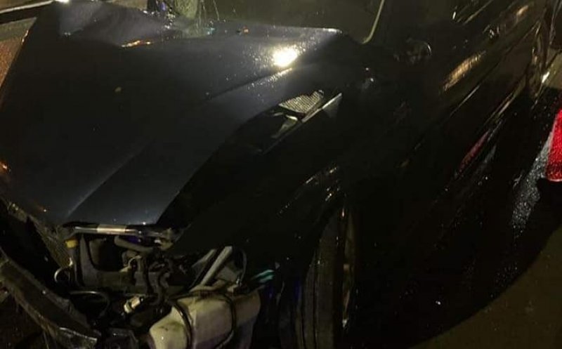 Accident Parcul Central. Un șofer turmentat a părăsit "cărarea" și s-a izbit cu mașina  de un stâlp