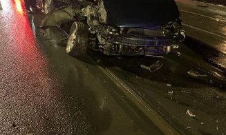 Accident Parcul Central. Un șofer turmentat a părăsit "cărarea" și s-a izbit cu mașina  de un stâlp
