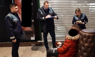 Elevii chiulangii, ridicați de polițiști din mall