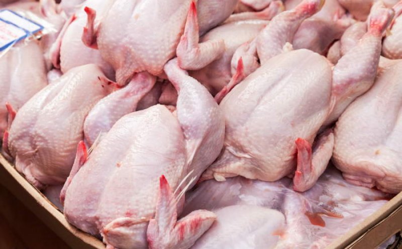Cât de periculoase sunt chimicalele ascunse din carnea de pui