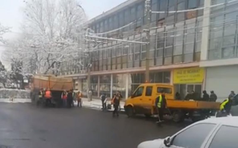 Cum explică viceprimarul Clujului asfaltările pe zăpadă: "Există tehnologie de asfalt turnat la rece"