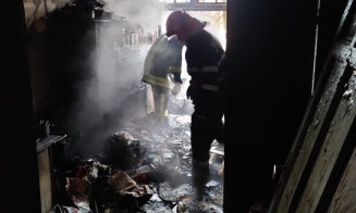 Incendiu la o locuință din centru. O femeie a fost transportată la spital