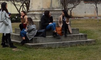 Jumătate din tinerii români vor să plece din ţară. Măsurile propuse de specialişti pentru a opri „exodul”