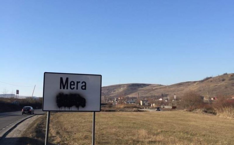 Plăcuţe în limba maghiară, vandalizate într-un sat din Cluj