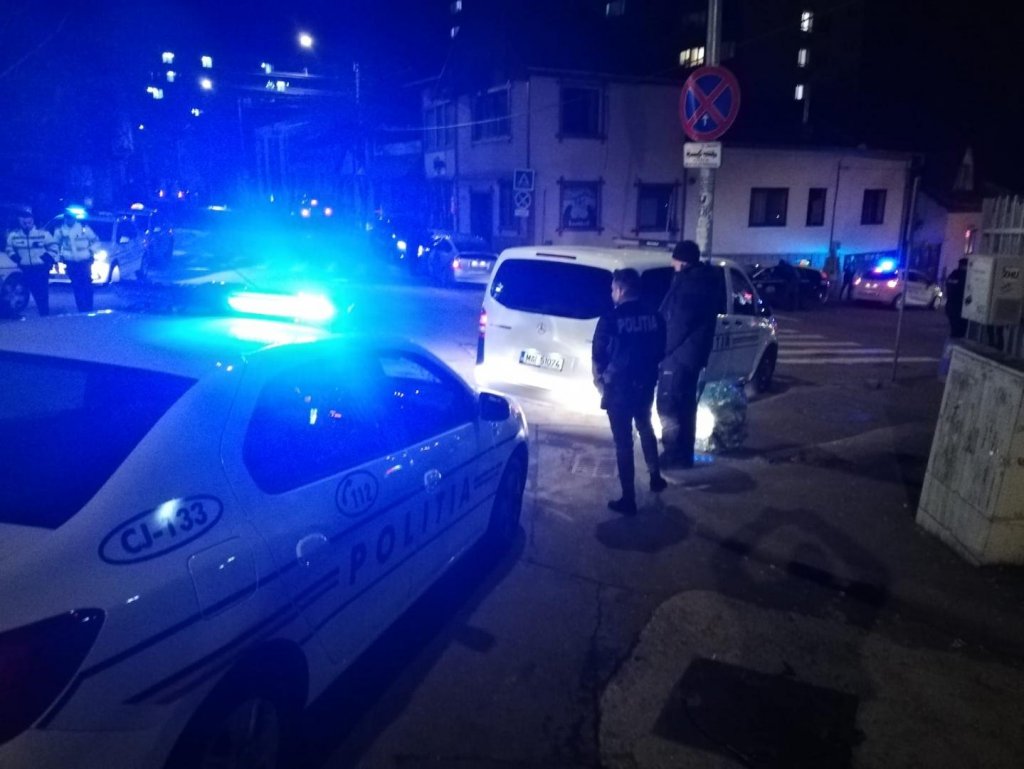 Razie de noapte pe străzile din Mărăști și Gheorgheni. Zeci de persoane și mașini, luate la control