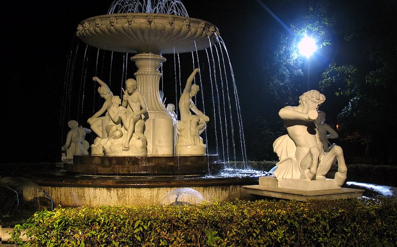 Fântâna arteziană din Parcul Central va fi iluminată noaptea pentru a crește atractivitatea zonei