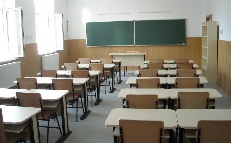 Peste 3.000 de elevi stau în continuare acasă din cauza şcolilor închise. 8 școli și o grădiniță, închise parțial, la Cluj