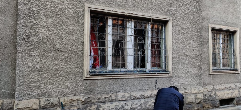 Explozie într-un bloc din centrul Clujului. Un bărbat a ajuns la spital