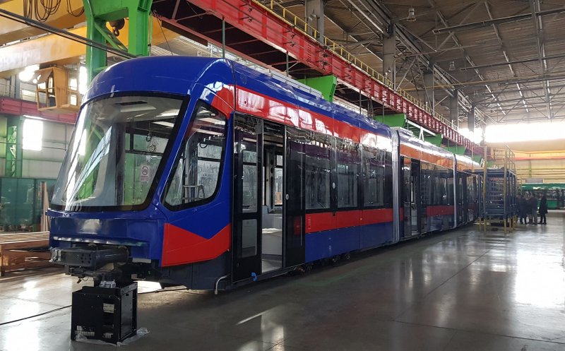 Oradea, pe urmele Clujului la tramvaiele noi. Albastru vs Mov