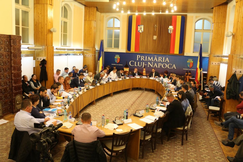 Sala de Sticlă din Primăria Cluj-Napoca ”intră” în secolul XXI. Sistem de vot electronic și traducere simultană