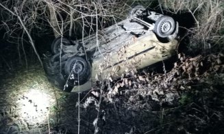 Salvatorii mașinilor au făcut minuni la Cluj. Două autoturisme scoase din situații-limită