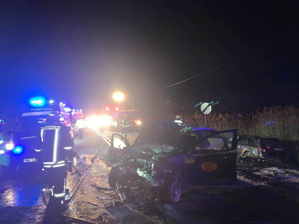 Cinci răniți într-un accident la Mera