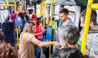 Curs universitar și joc de strategie, într-un autobuz electric la Cluj
