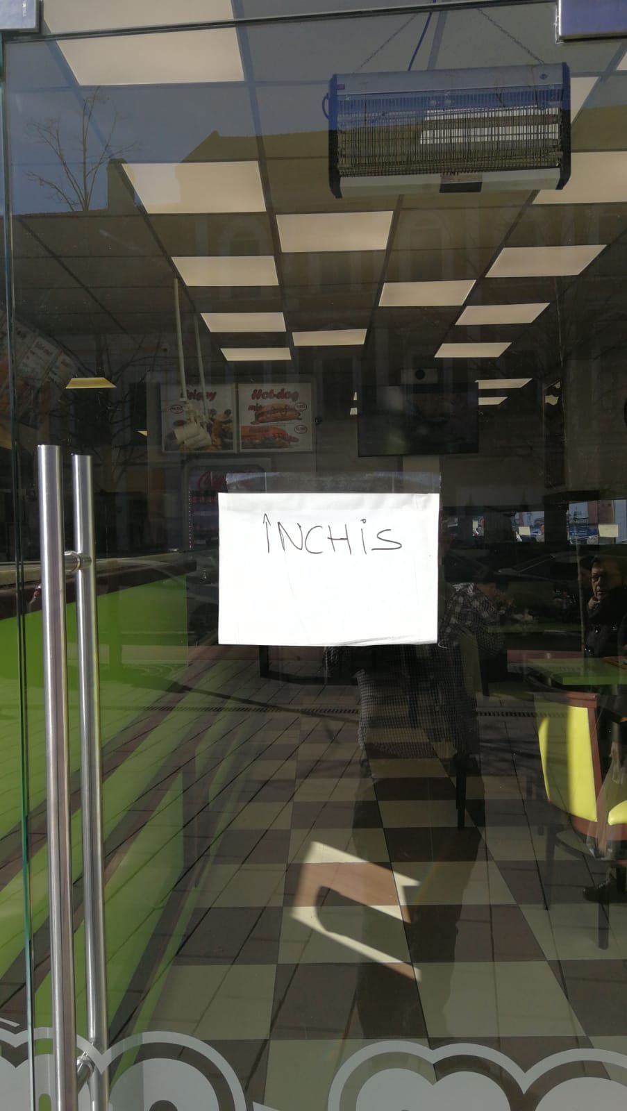 Shaormeriile MAMA MANU, amendate și închise