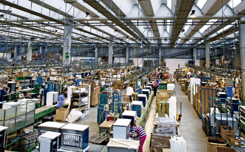Recrutări masive la fabrica De’Longhi: peste 300 de oameni
