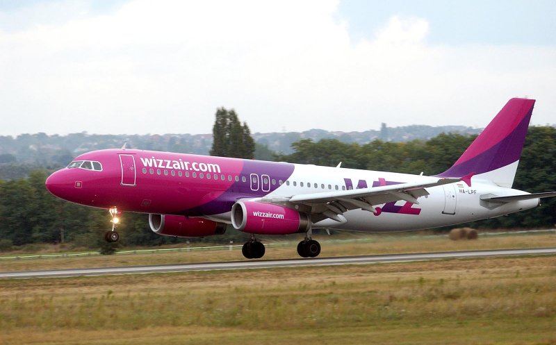 Wizz Air reduce cursele aeriene Cluj - Italia. Ce se întâmplă cu cei care au bilete cumpărate