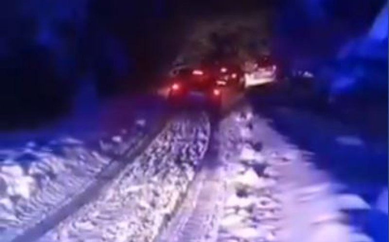 Apel la 112. Turiști clujeni, rămași blocați în zăpadă pe un drum forestier