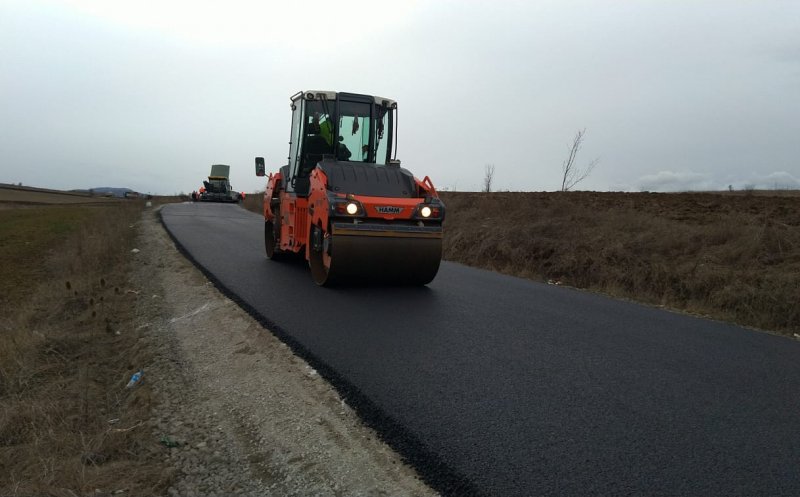 A început asfaltarea pe drumul județean 107R Filea de Jos – Filea de Sus – Săcel