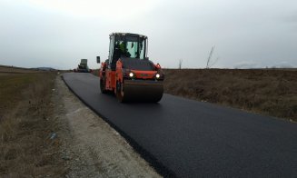 A început asfaltarea pe drumul județean 107R Filea de Jos – Filea de Sus – Săcel