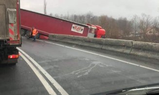 Două mașini, lovite de tren în județul Cluj