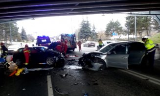 Accident cu victime sub podul N. Una dintre mașini, cu numere de USA/Trafic blocat