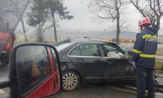 Un TIR s-a ciocnit cu un autoturism pe Traian Vuia. O tânără, rănită ușor