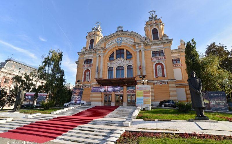 Haine noi pentru intrarea la Teatrul Național și parcul din spate! Scară nouă și gazon în față, zonă multifuncțională și fără parcări în "Mica promenadă"