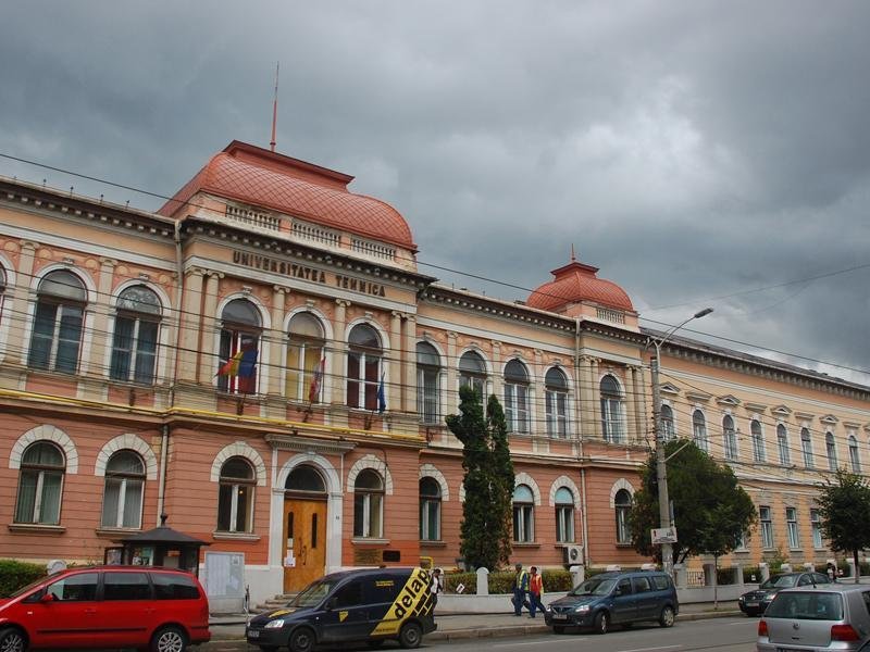 Utcn Nu SuspendÄ Cursurile Dar Inchide Complexul De NataÈie Ziua De Cluj