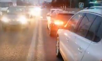 Două mașini din convoiul cu români veniţi din Italia s-au tamponat în Cluj