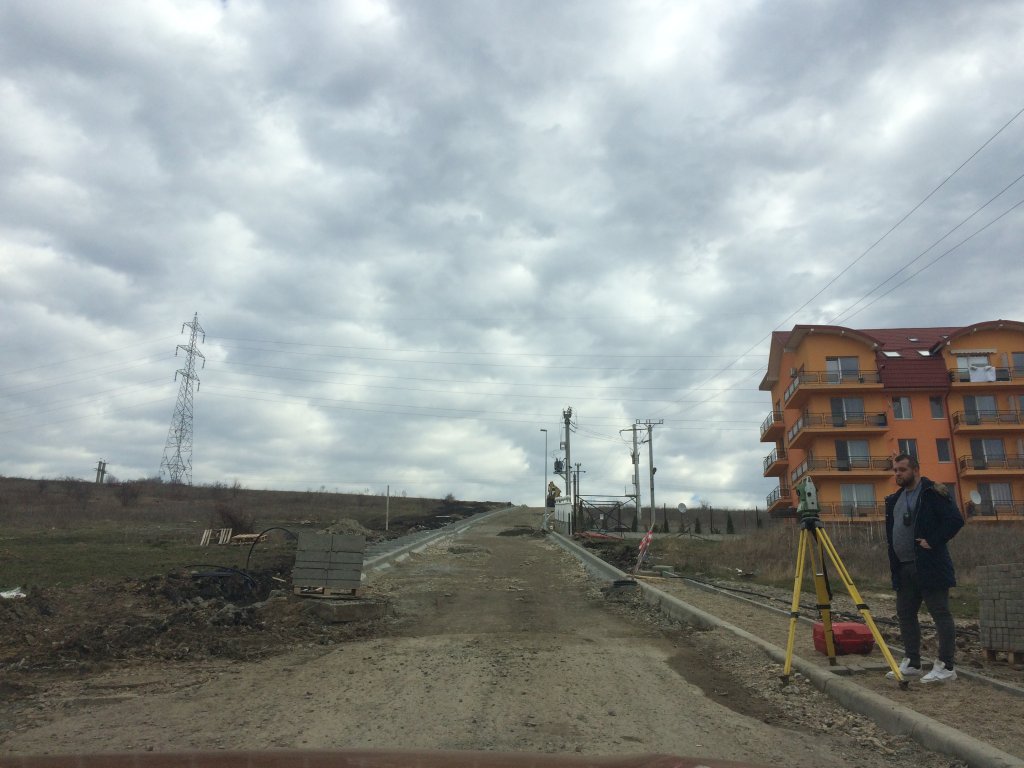 Continuă lucrările pe strada Privighetorii