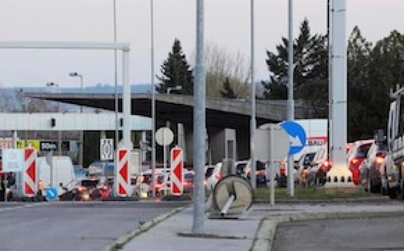 Ungaria va deschide o rută de tranzit pentru cetăţenii români blocaţi la graniţa austro-ungară, în cursul nopţii de marţi
