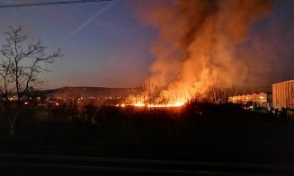 ACUM: Incendiu de proporţii în Someşeni. Flăcări "cât blocul"