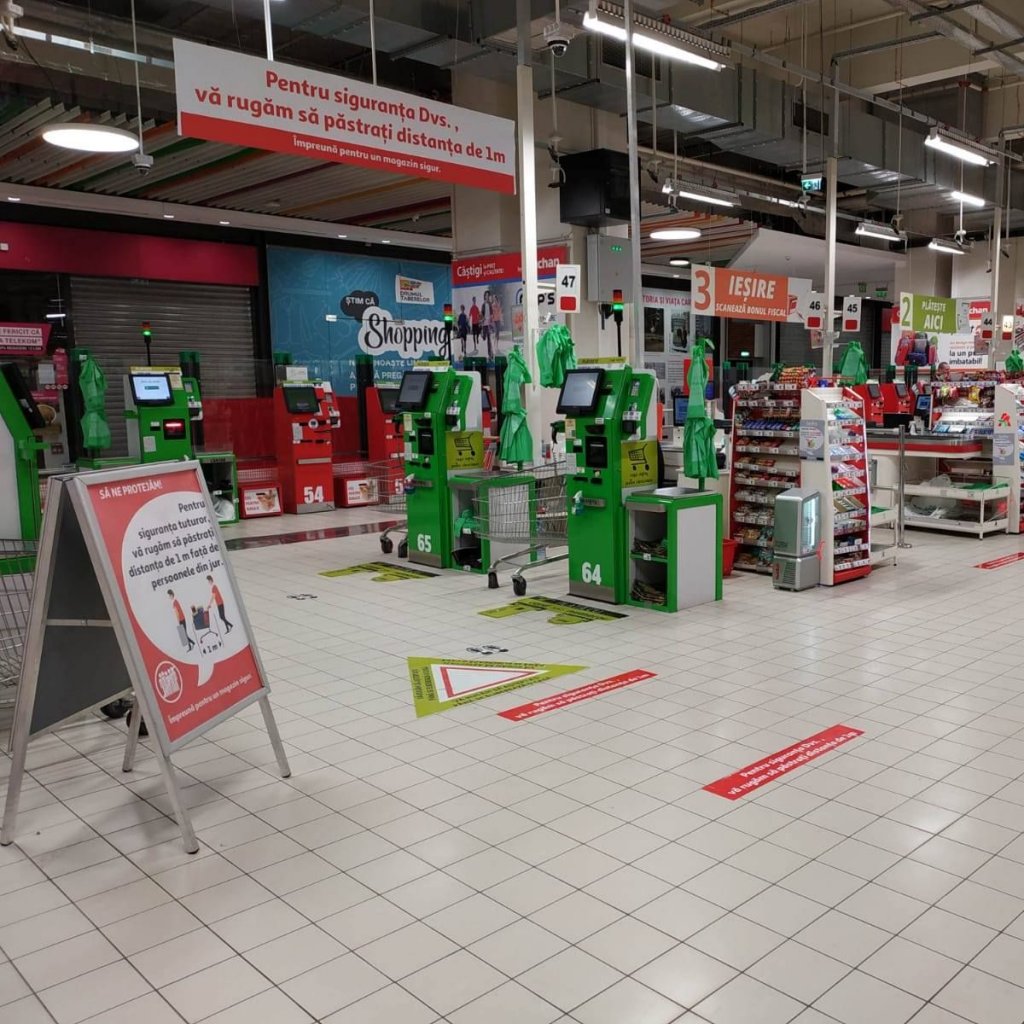 Auchan își reduce programul. La 21:00 se trag obloanele