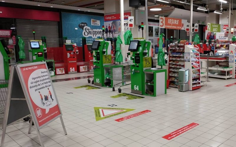 Auchan își reduce programul. La 21:00 se trag obloanele