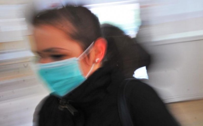 Pot particulele de coronavirus să treacă prin masca de protecţie?