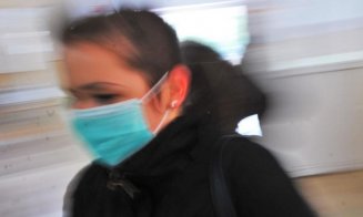 Pot particulele de coronavirus să treacă prin masca de protecţie?