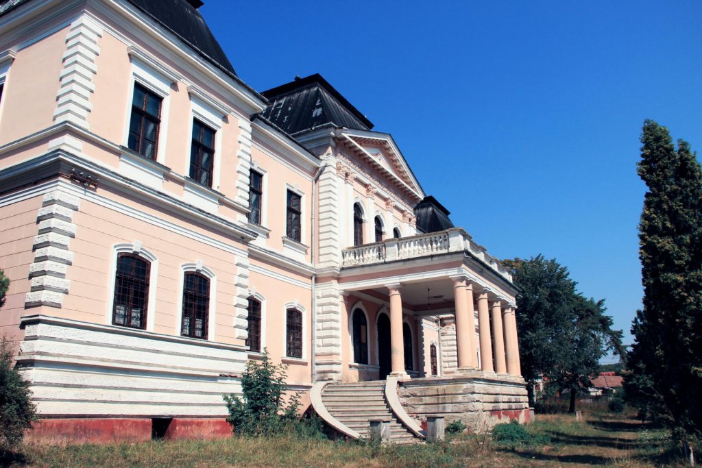 După cinci licitații eșuate, CJ Cluj a mărit valoarea contractului pentru restaurarea Castelului Banffy