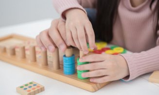 Legea prin care părinții primesc până la 700 de lei pentru bone a fost promulgată. Care sunt condițiile
