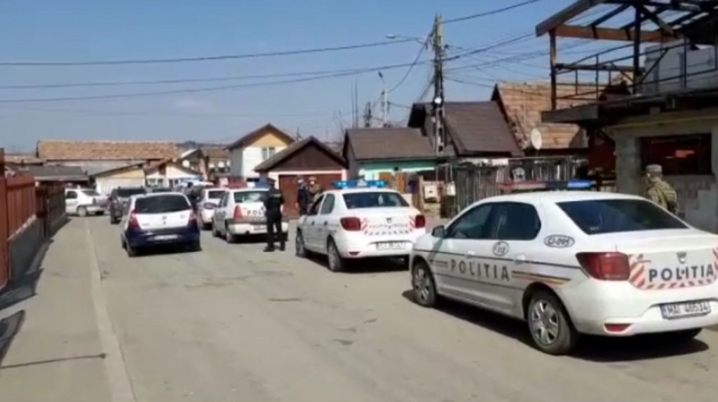 Le-au tăiat tot cheful! Petrecăreți din Turda, băgați în casă cu armata și poliția