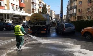 Străzile și trotuarele din Cluj-Napoca, spălate cu apă și detergent. Programul pe următoarele zile