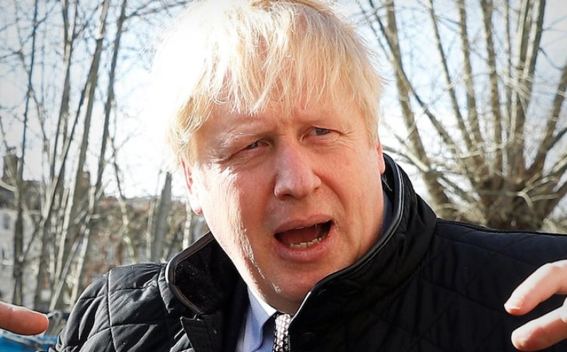 Premierul Boris Johnson, transferat la terapie intensivă