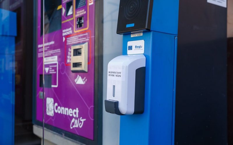 Care sunt stațiile de autobuz dotate cu dispensere cu soluție dezinfectantă